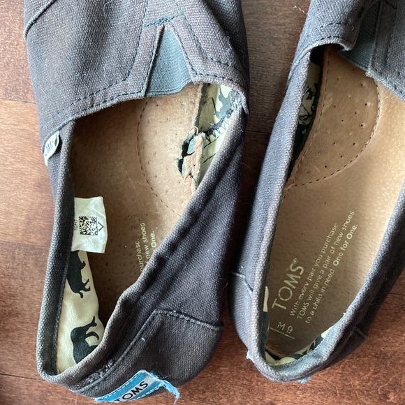 Toms Slip-Ons - Picture 5 of 5